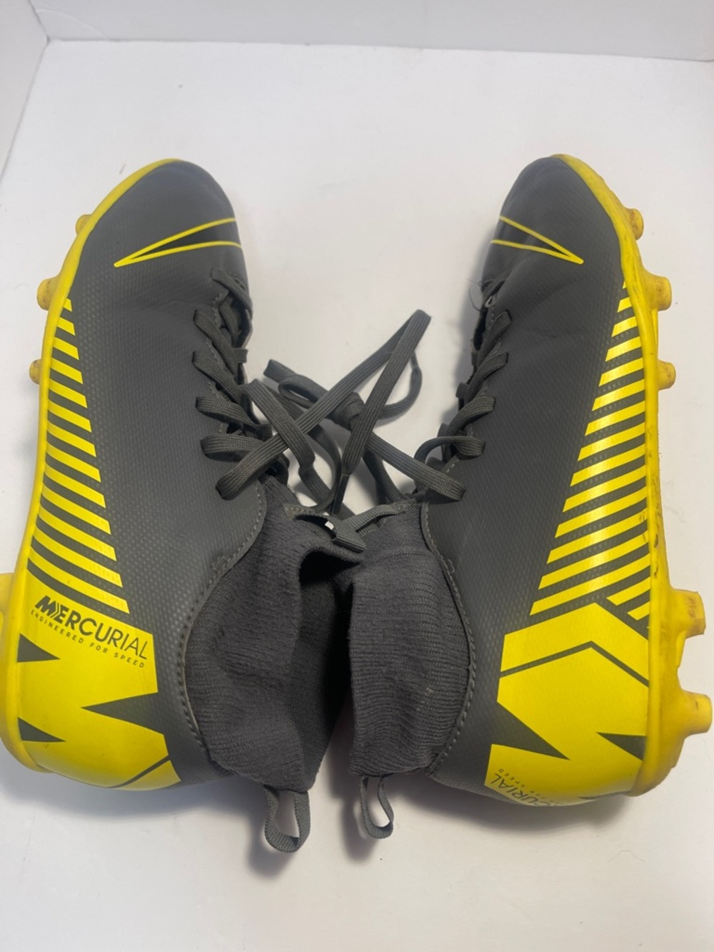 Nike Mercurial Soccer Cleats JR Size 5Y in excellent condition
